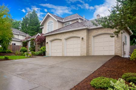 Safely cleaning your auburndale homes exterior surfaces